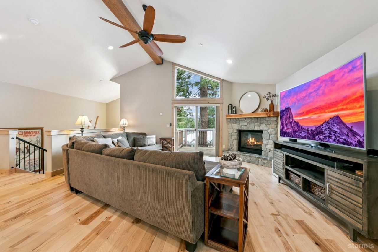 1658 Crystal Air Drive, South Lake Tahoe, CA 96150 Photo