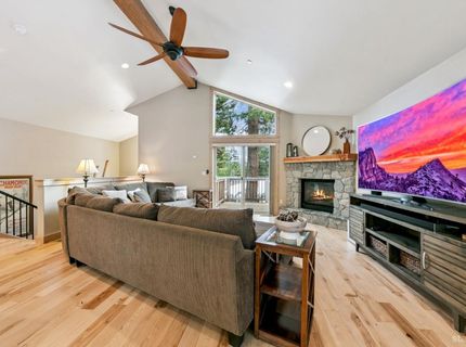 1658 Crystal Air Drive, South Lake Tahoe, CA 96150 Photo