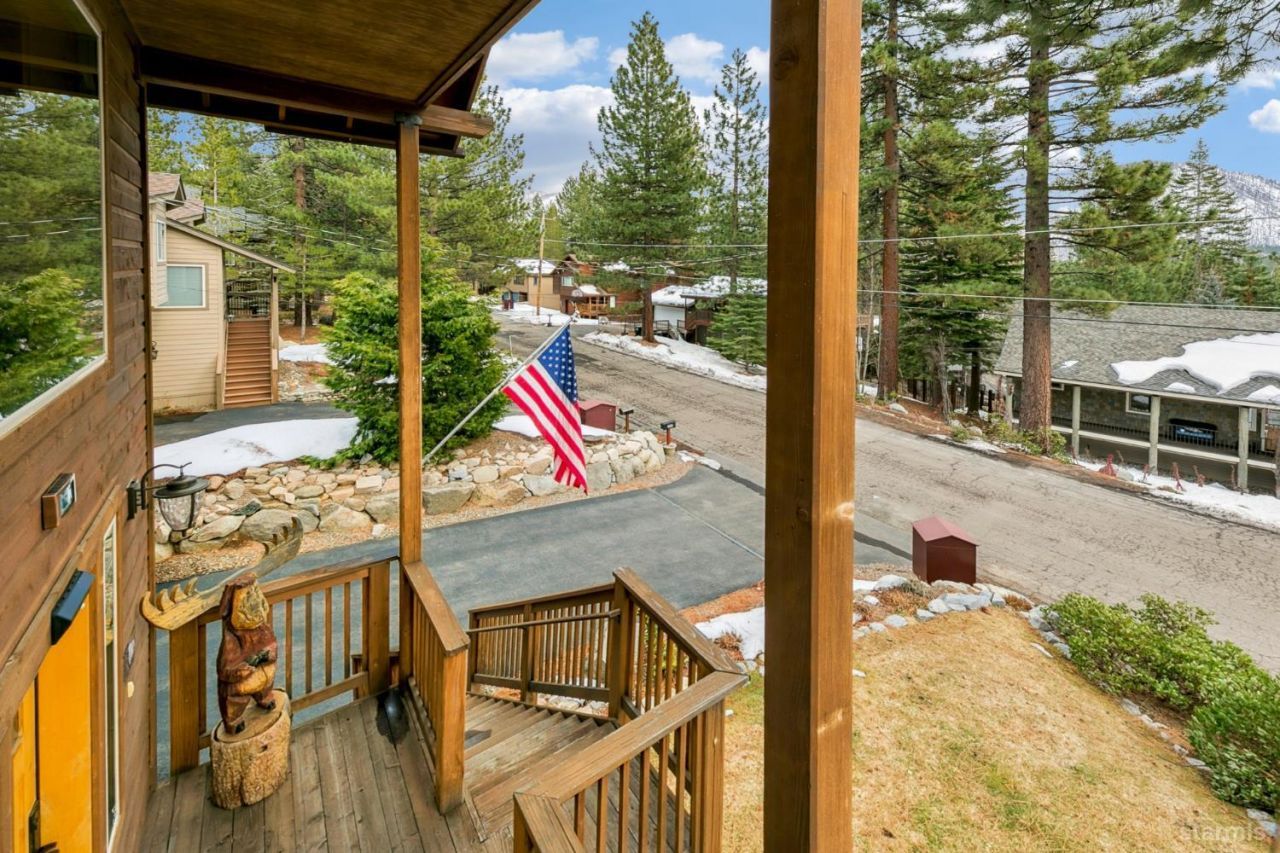 1658 Crystal Air Drive, South Lake Tahoe, CA 96150 Photo