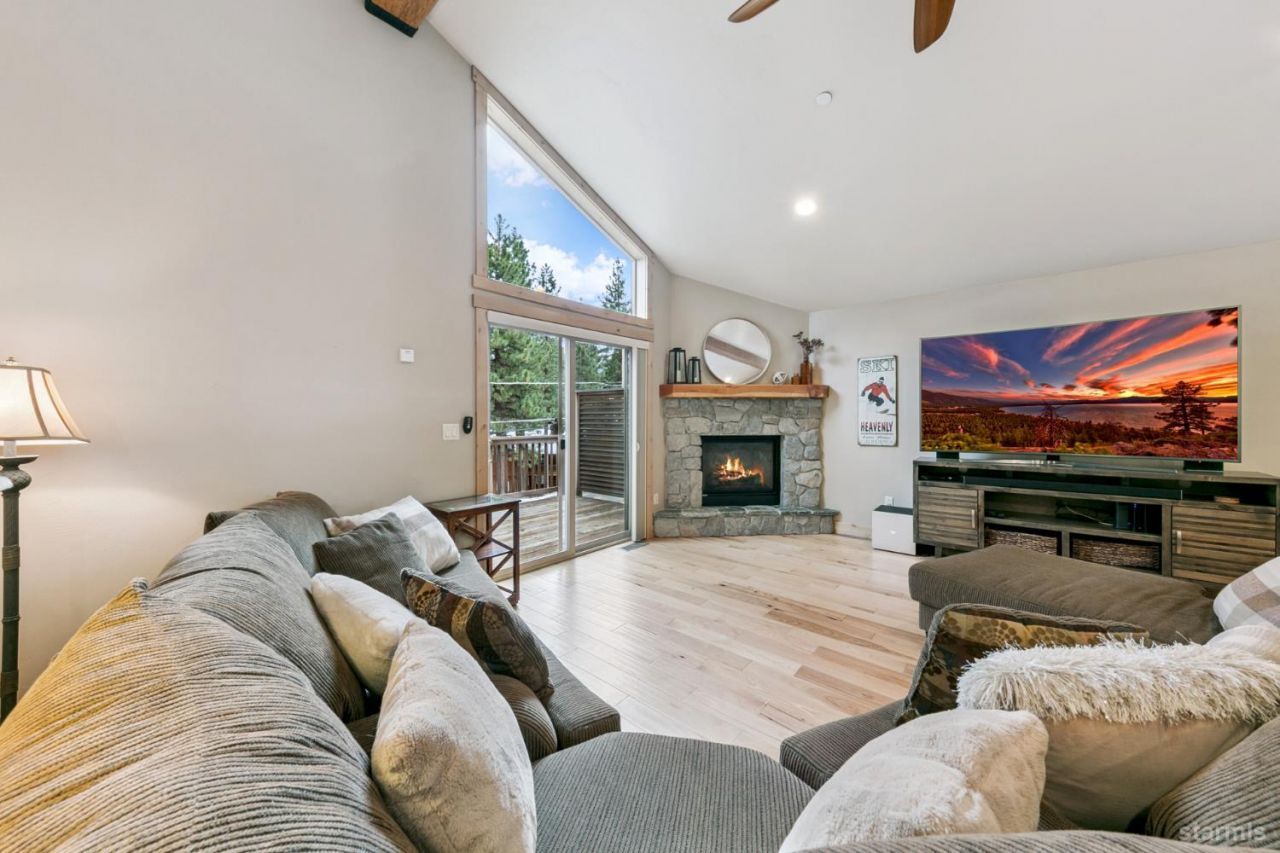 1658 Crystal Air Drive, South Lake Tahoe, CA 96150 Photo