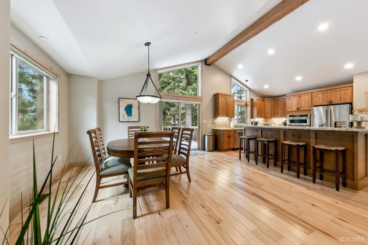 1658 Crystal Air Drive, South Lake Tahoe, CA 96150 Photo