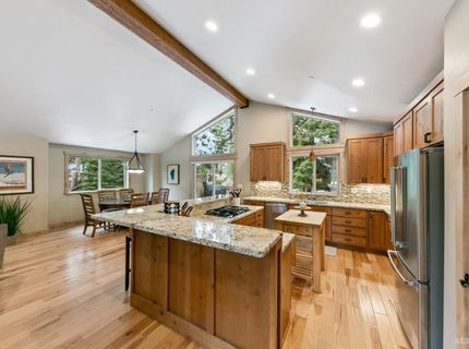 1658 Crystal Air Drive, South Lake Tahoe, CA 96150 Photo