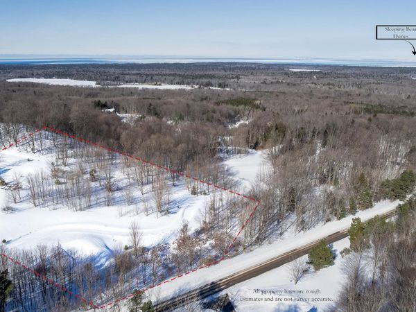 3100 Warren Road, Beulah, MI 49617