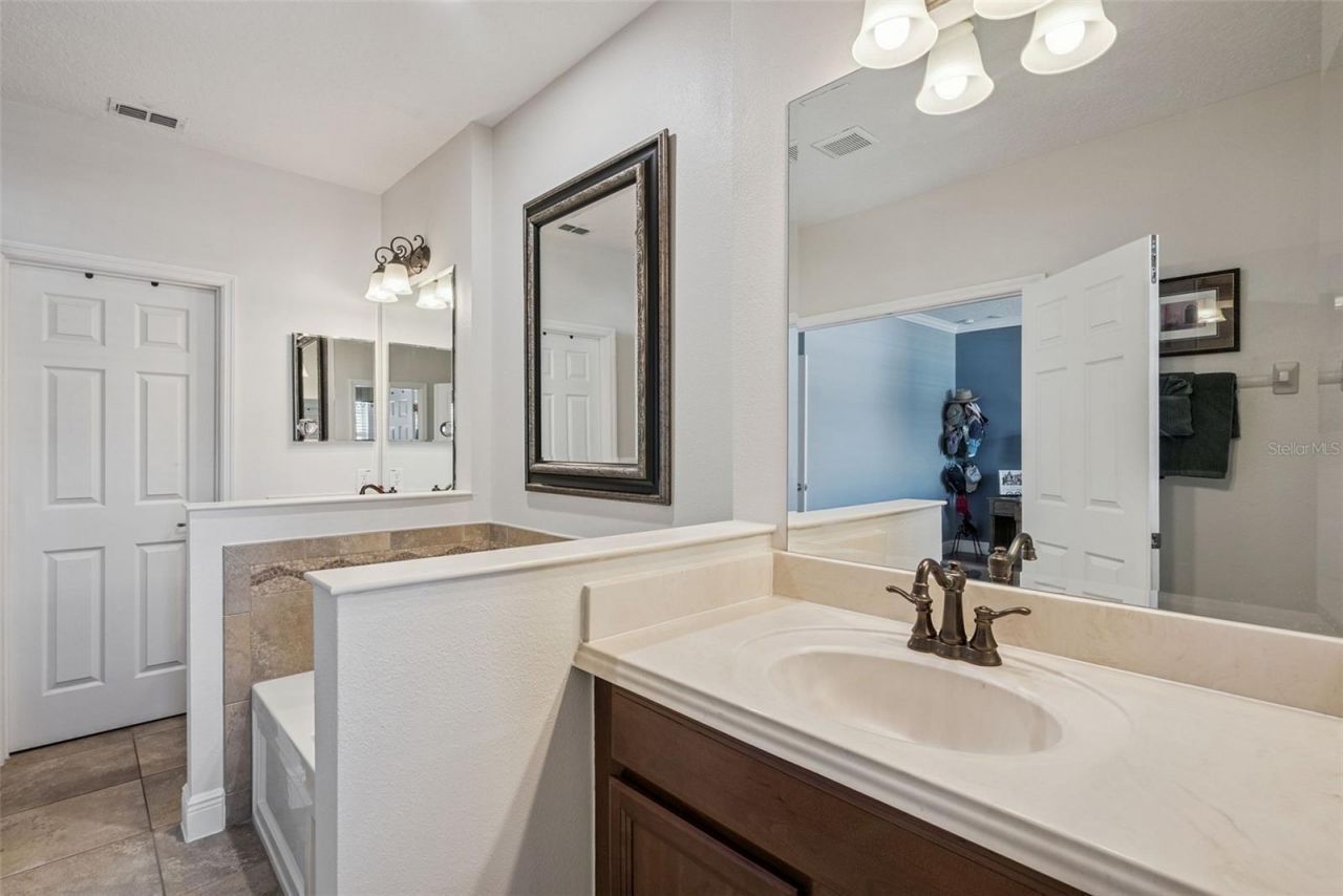 5423 Baldwin Park Street, Orlando, FL 32814 Photo