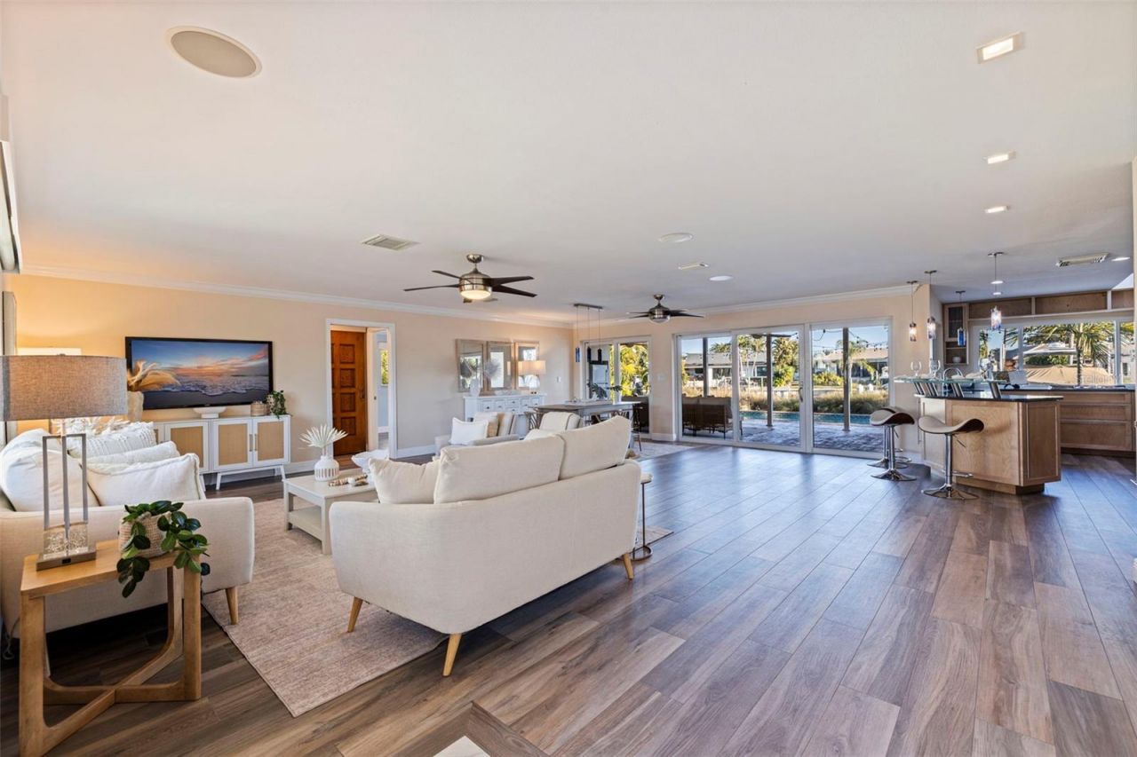 2024 Massachusetts Avenue Ne, Saint Petersburg, FL 33703 Photo