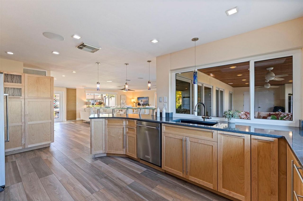 2024 Massachusetts Avenue Ne, Saint Petersburg, FL 33703 Photo