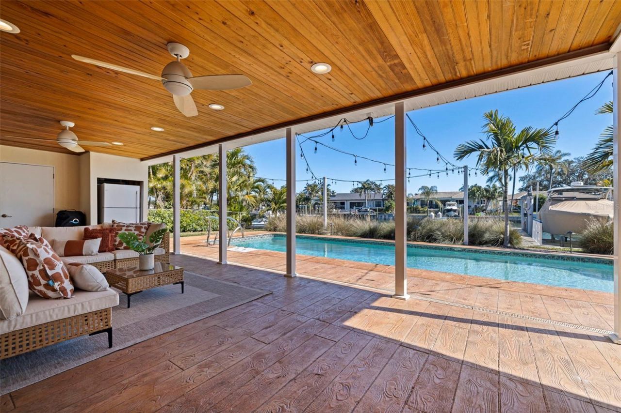 2024 Massachusetts Avenue Ne, Saint Petersburg, FL 33703 Photo