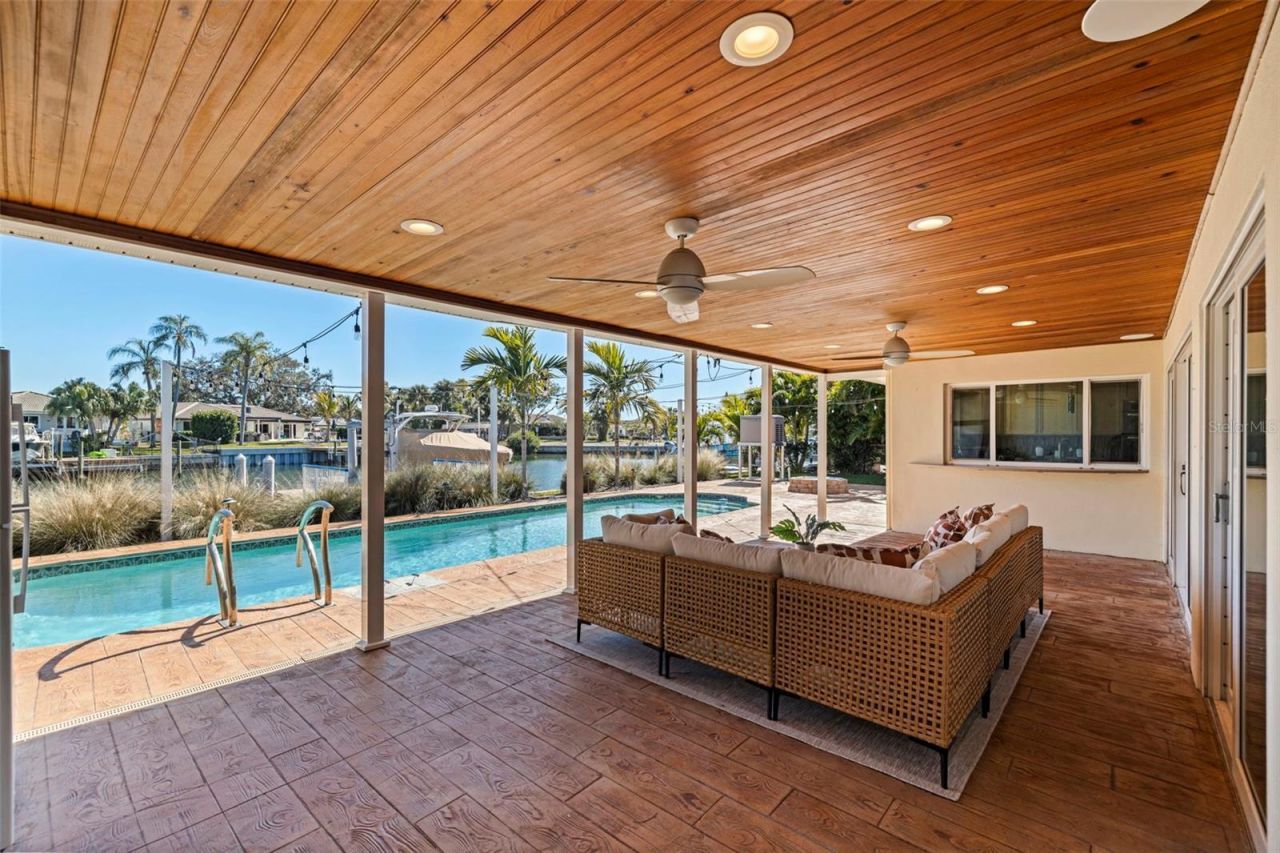 2024 Massachusetts Avenue Ne, Saint Petersburg, FL 33703 Photo