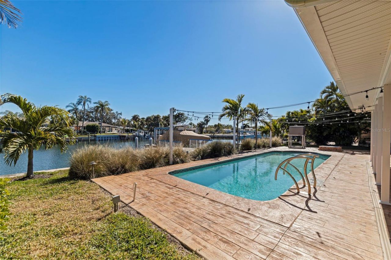 2024 Massachusetts Avenue Ne, Saint Petersburg, FL 33703 Photo