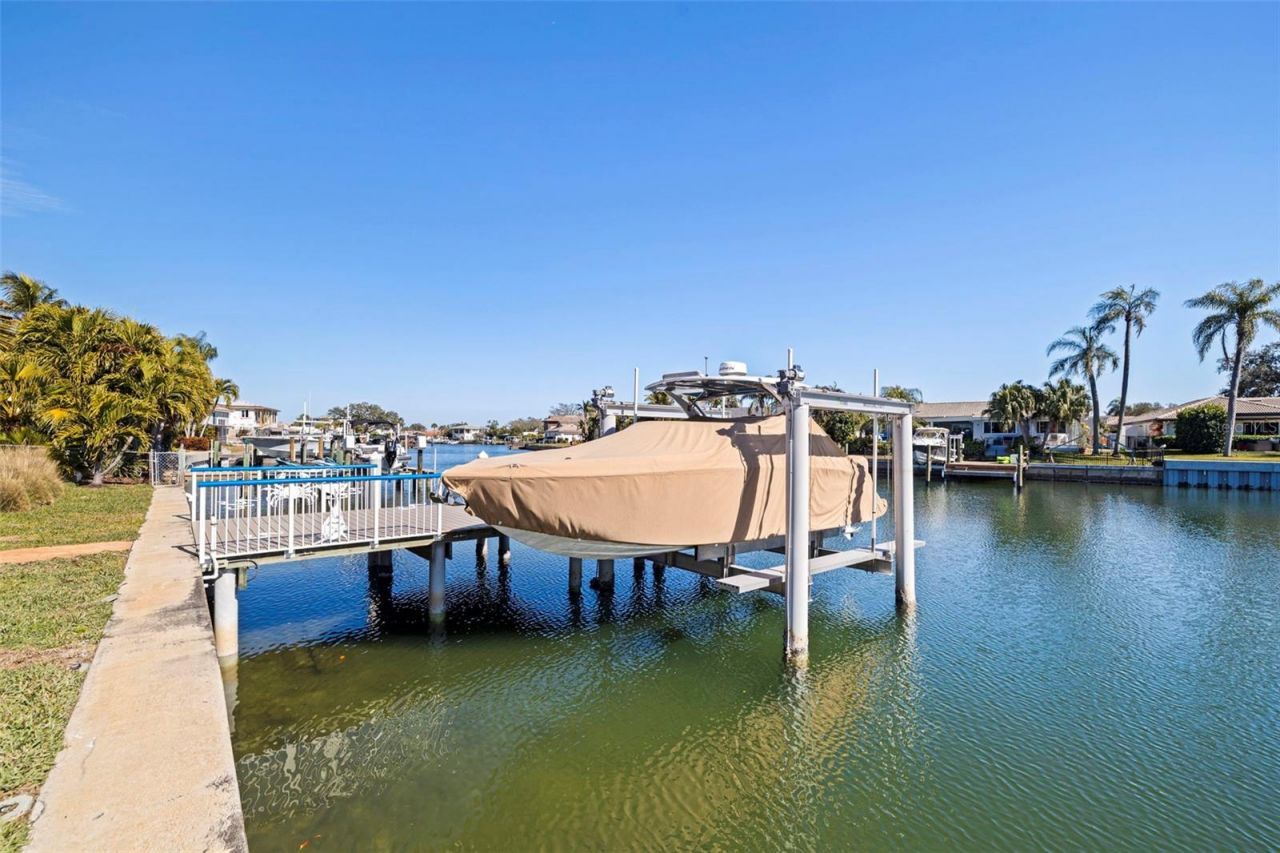 2024 Massachusetts Avenue Ne, Saint Petersburg, FL 33703 Photo