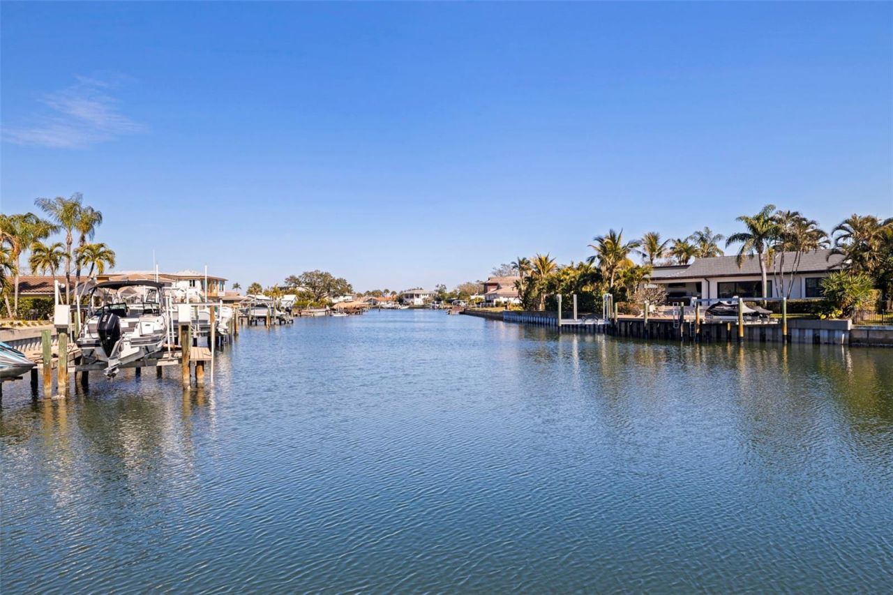 2024 Massachusetts Avenue Ne, Saint Petersburg, FL 33703 Photo