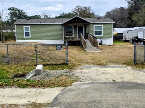 9737 CLINTON Avenue, Glen St. Mary, FL 32040