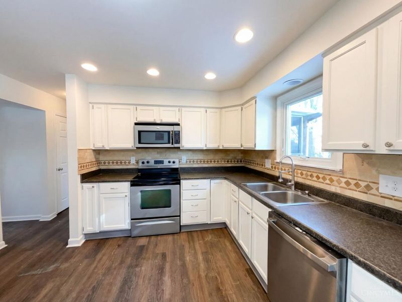 1719 Lindenhall Drive, Loveland, OH 45140 Photo 2