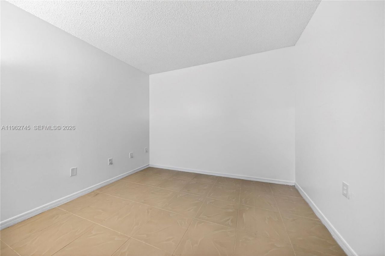 5091 NW 7th St, Unit 703, Miami, FL 33126 Photo