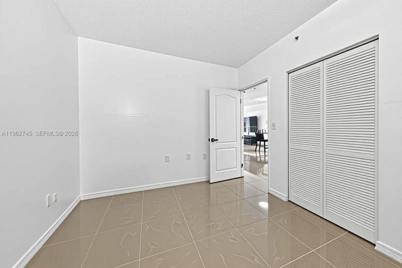 5091 NW 7th St, Unit 703, Miami, FL 33126 Photo