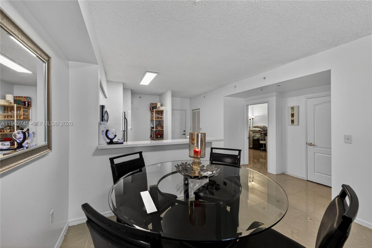 5091 NW 7th St, Unit 703, Miami, FL 33126 Photo