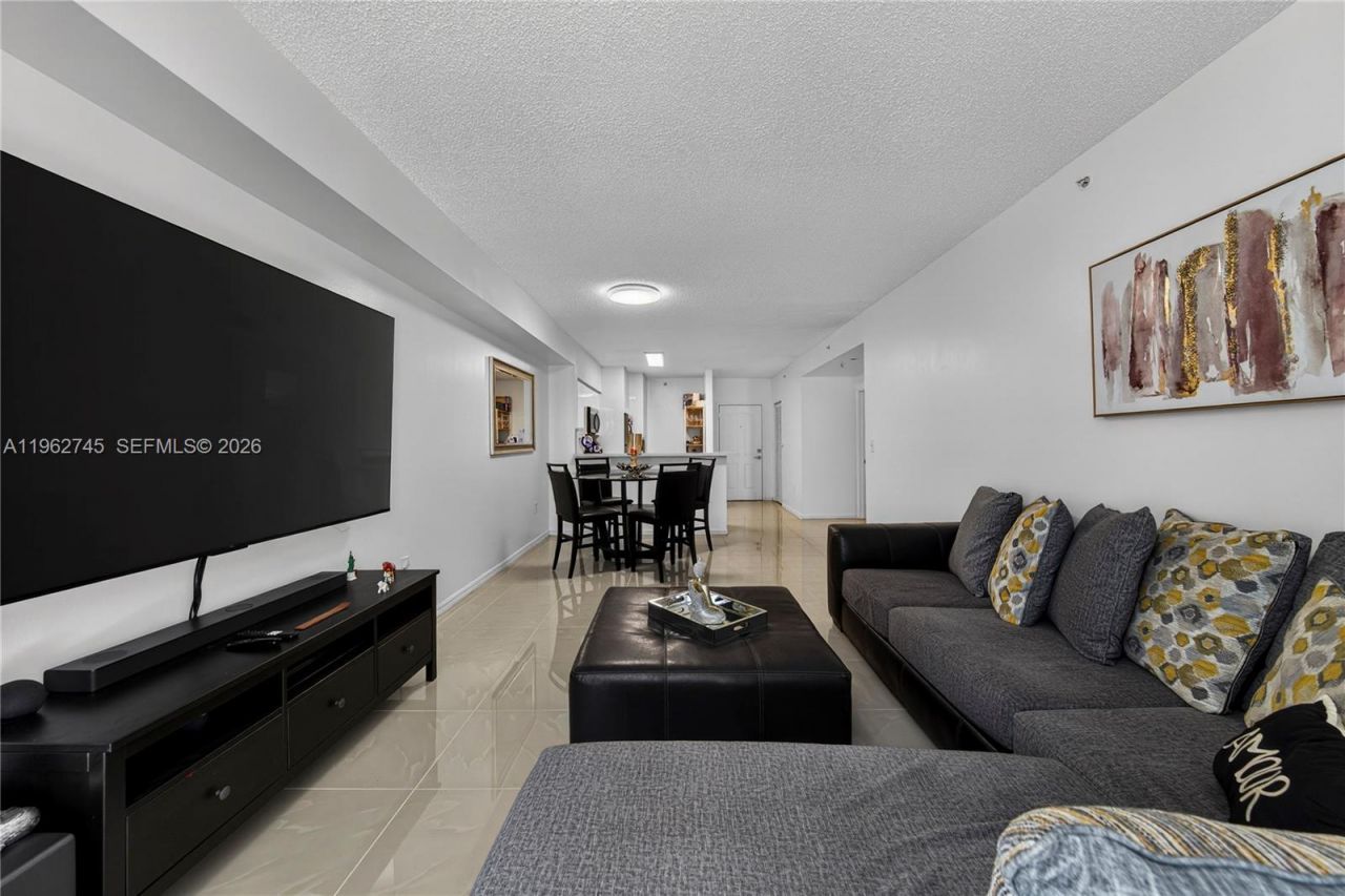 5091 NW 7th St, Unit 703, Miami, FL 33126 Photo