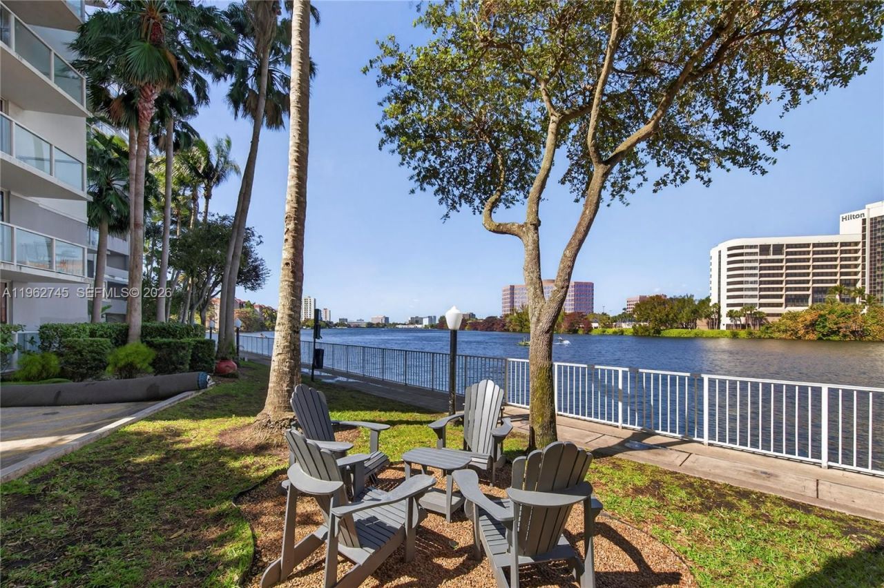 5091 NW 7th St, Unit 703, Miami, FL 33126 Photo