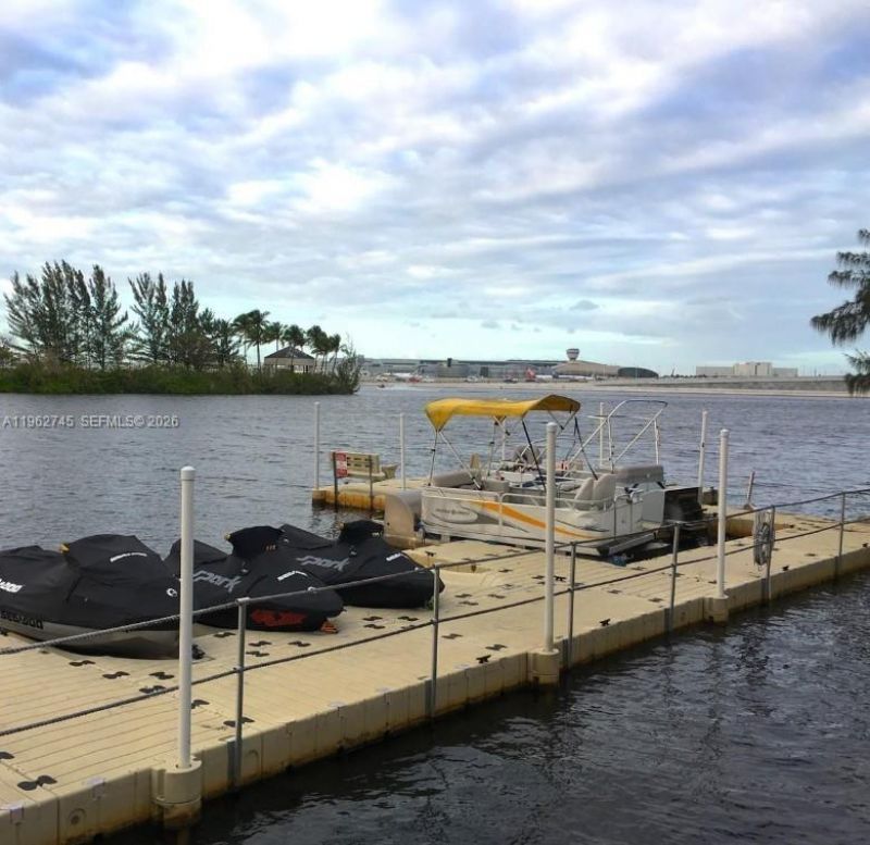 5091 NW 7th St, Unit 703, Miami, FL 33126 Photo