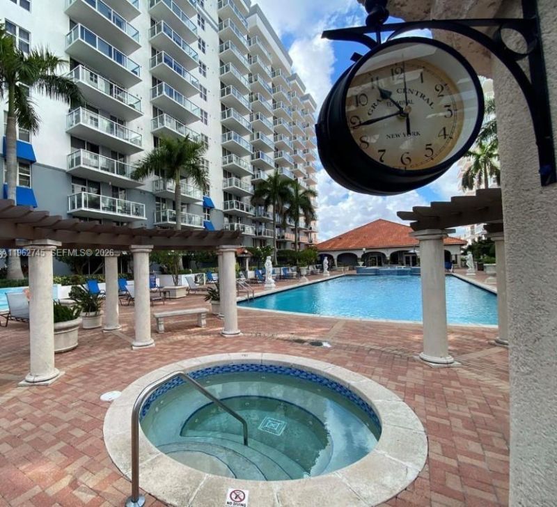 5091 NW 7th St, Unit 703, Miami, FL 33126 Photo