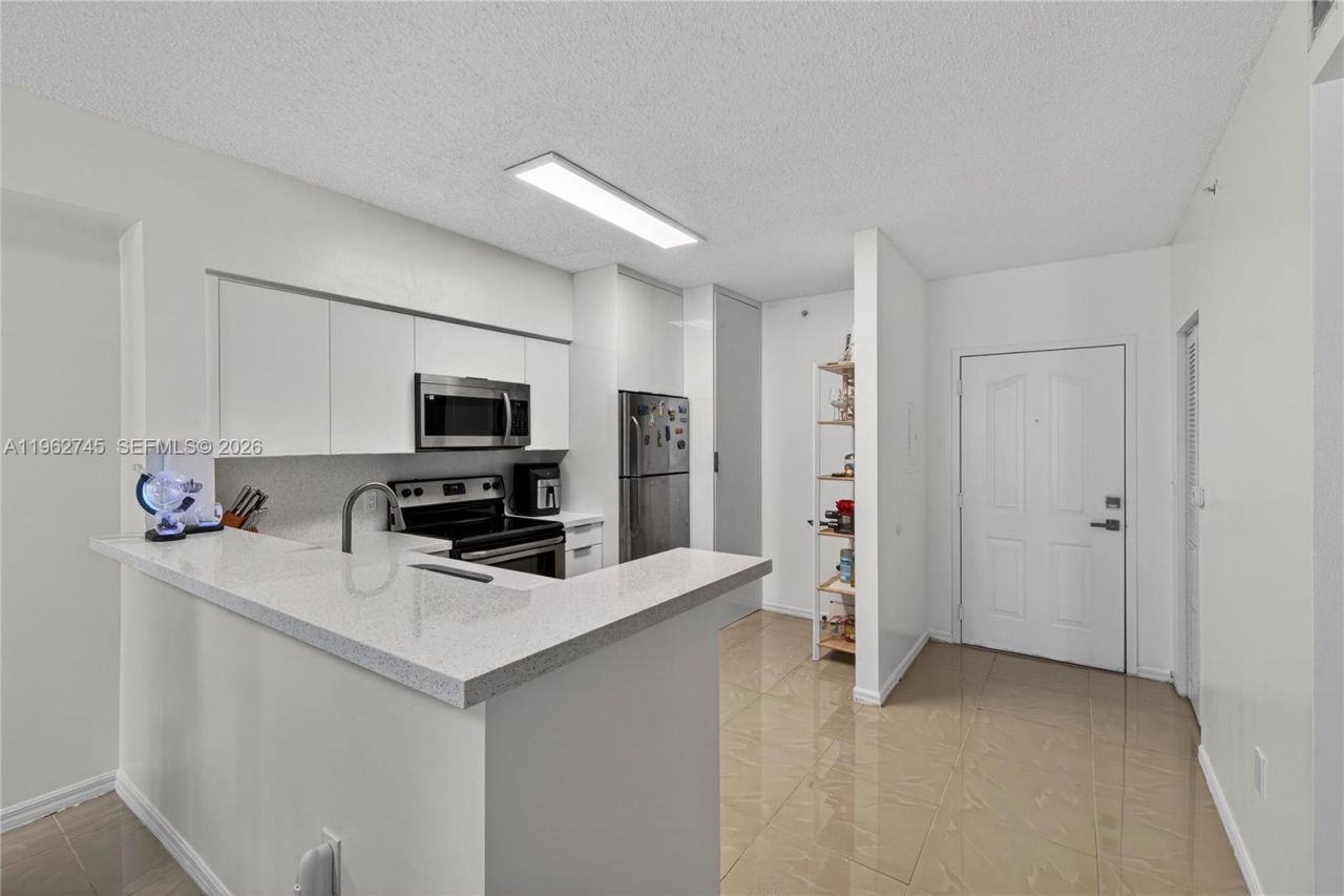 5091 NW 7th St, Unit 703, Miami, FL 33126 Photo