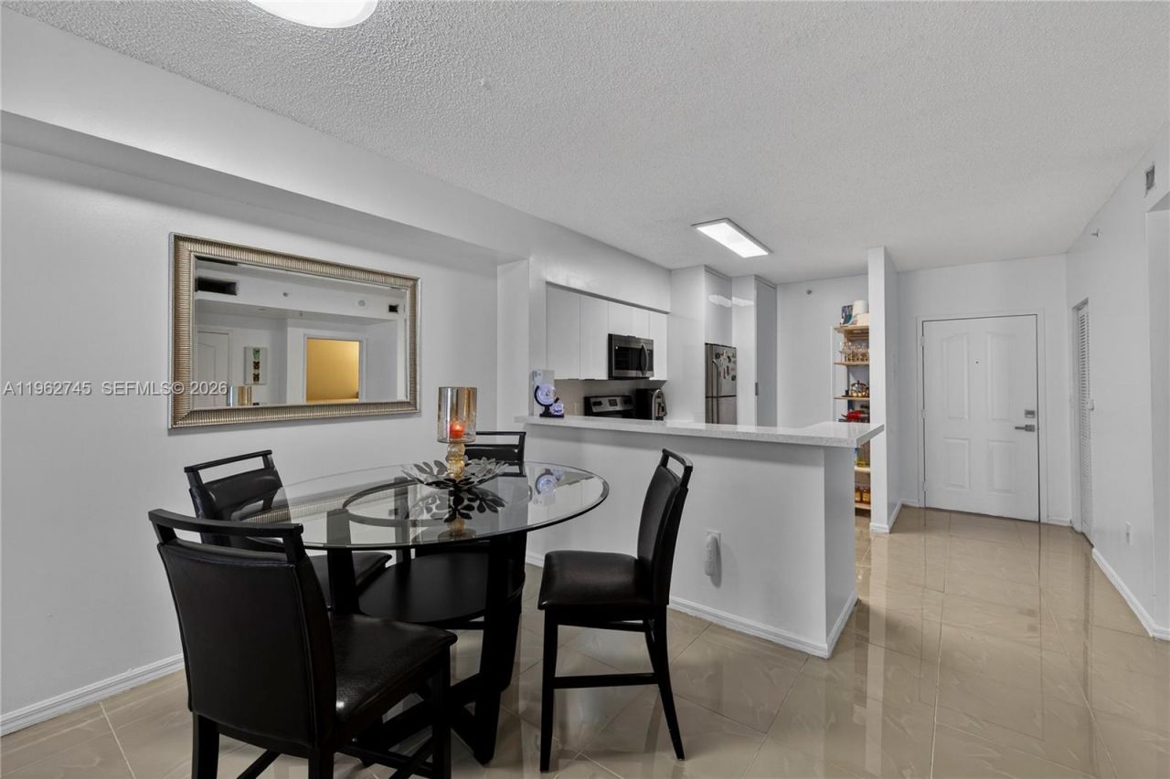 5091 NW 7th St, Unit 703, Miami, FL 33126 Photo