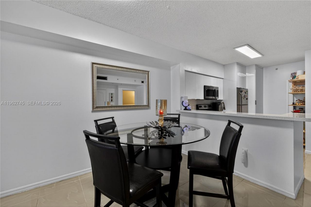 5091 NW 7th St, Unit 703, Miami, FL 33126 Photo