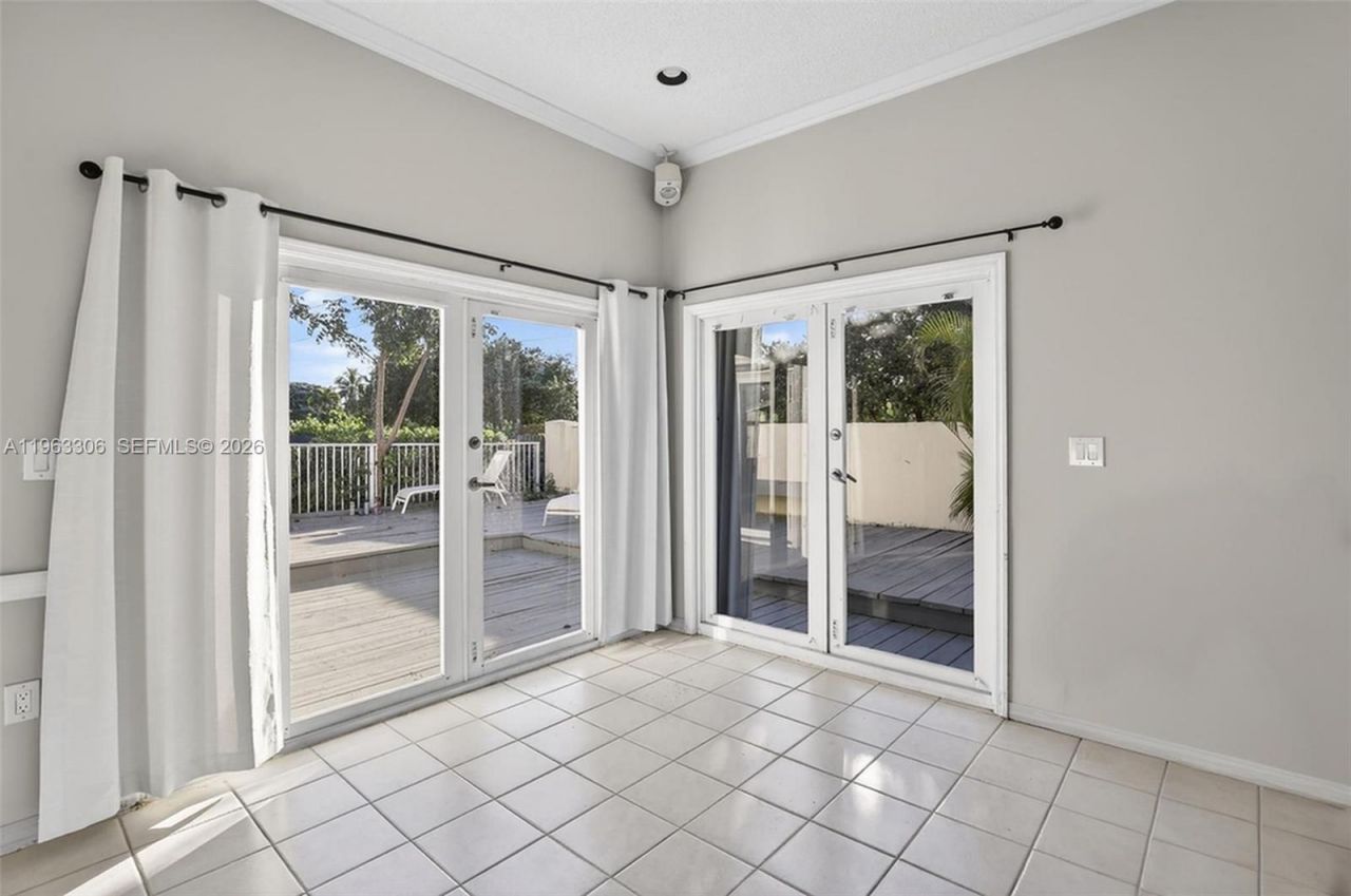 1150 Queen Palm Ct, Hollywood, FL 33019 Photo