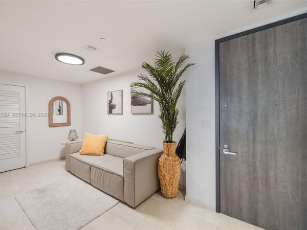 88 SW 7th St , Unit 2204, Miami, FL 33130