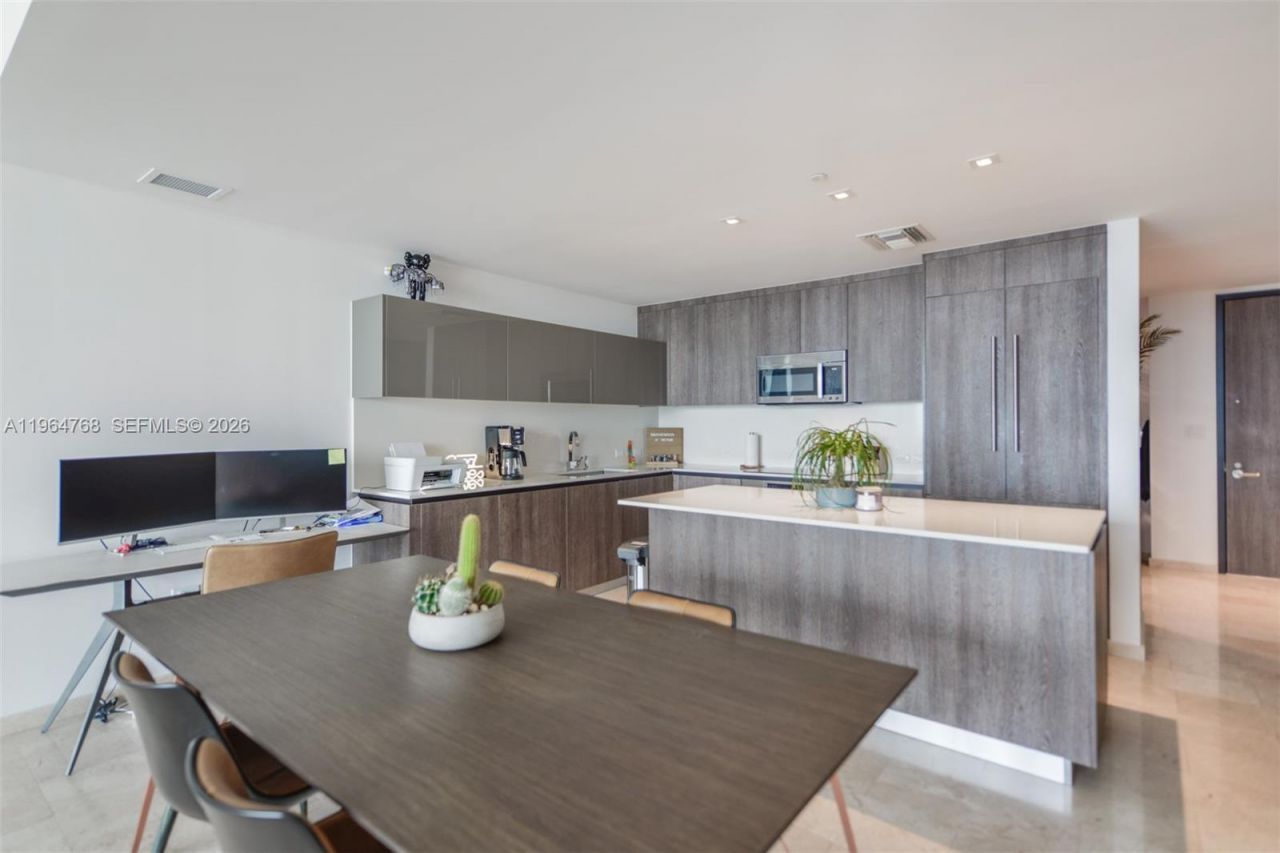 88 SW 7th St, Unit 2204, Miami, FL 33130 Photo