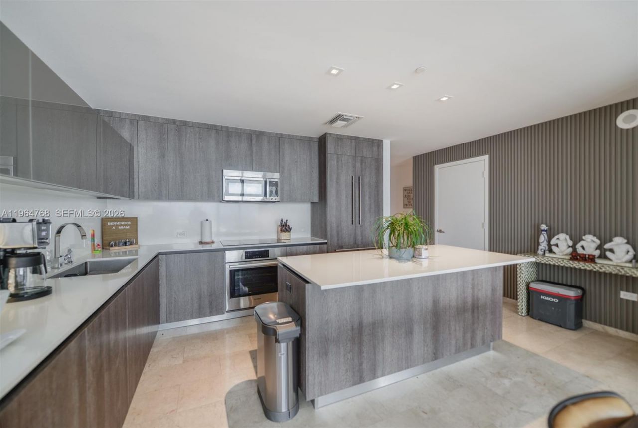 88 SW 7th St, Unit 2204, Miami, FL 33130 Photo