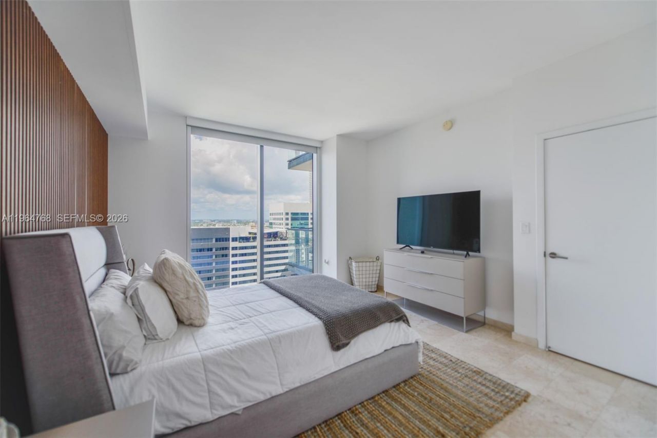 88 SW 7th St, Unit 2204, Miami, FL 33130 Photo
