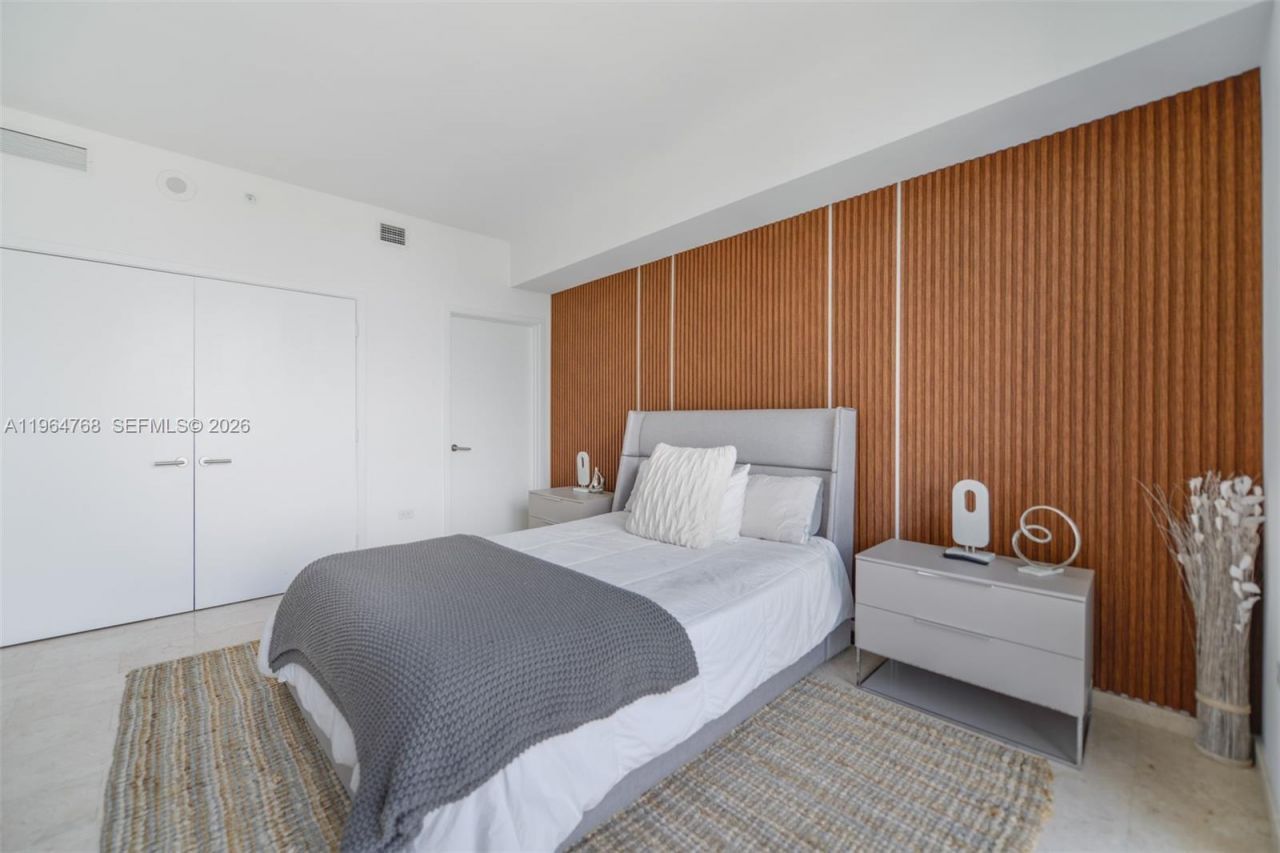 88 SW 7th St, Unit 2204, Miami, FL 33130 Photo