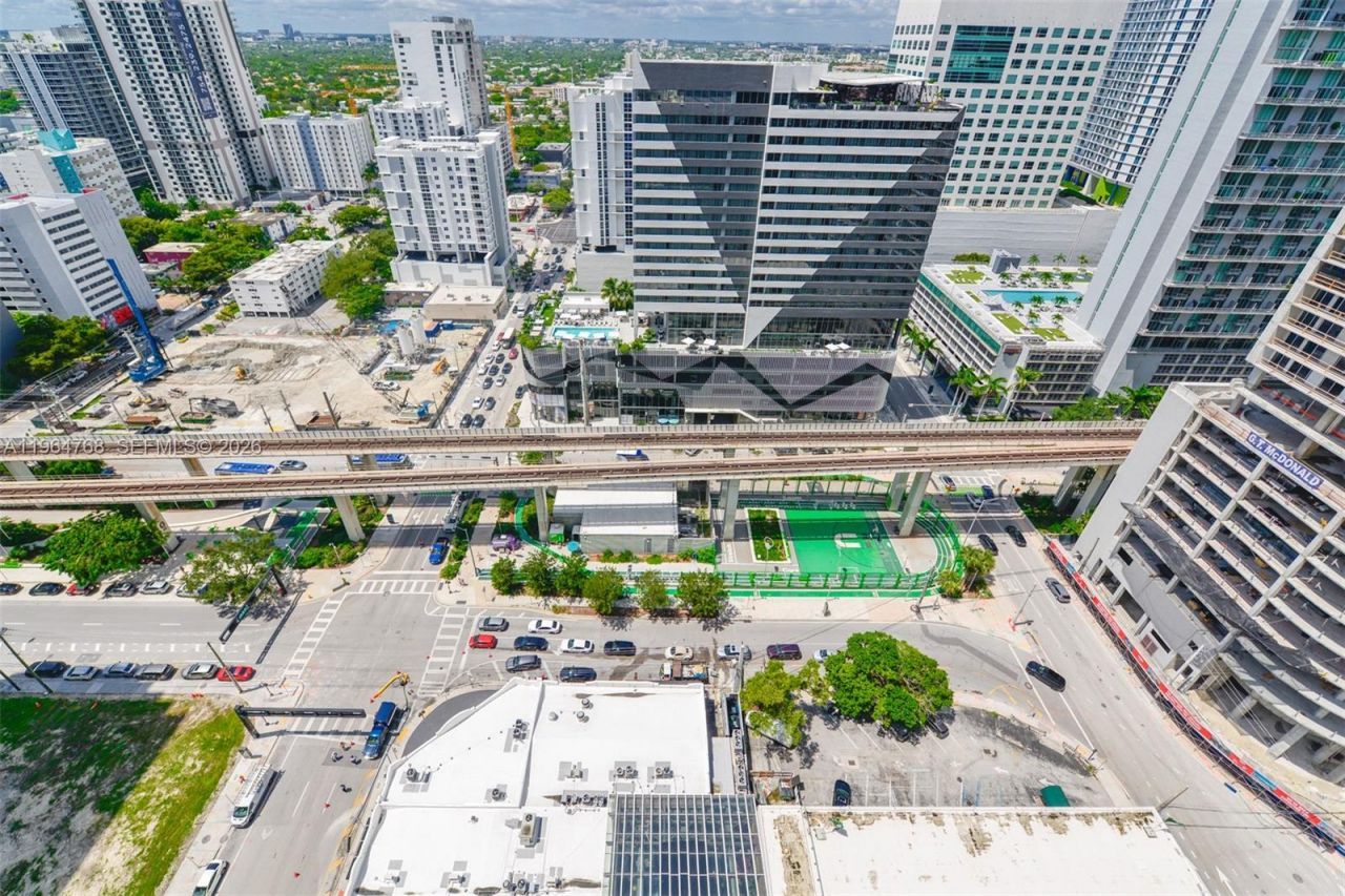 88 SW 7th St, Unit 2204, Miami, FL 33130 Photo