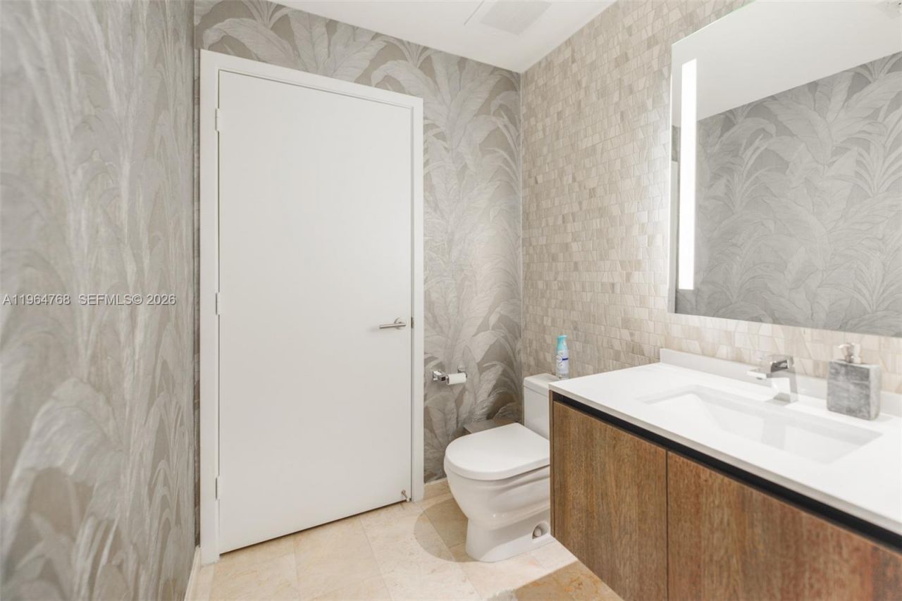 88 SW 7th St, Unit 2204, Miami, FL 33130 Photo