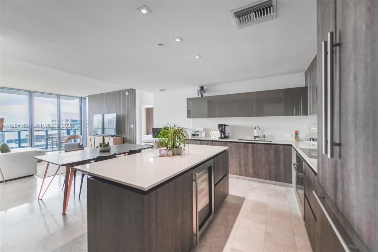 88 SW 7th St, Unit 2204, Miami, FL 33130 Photo