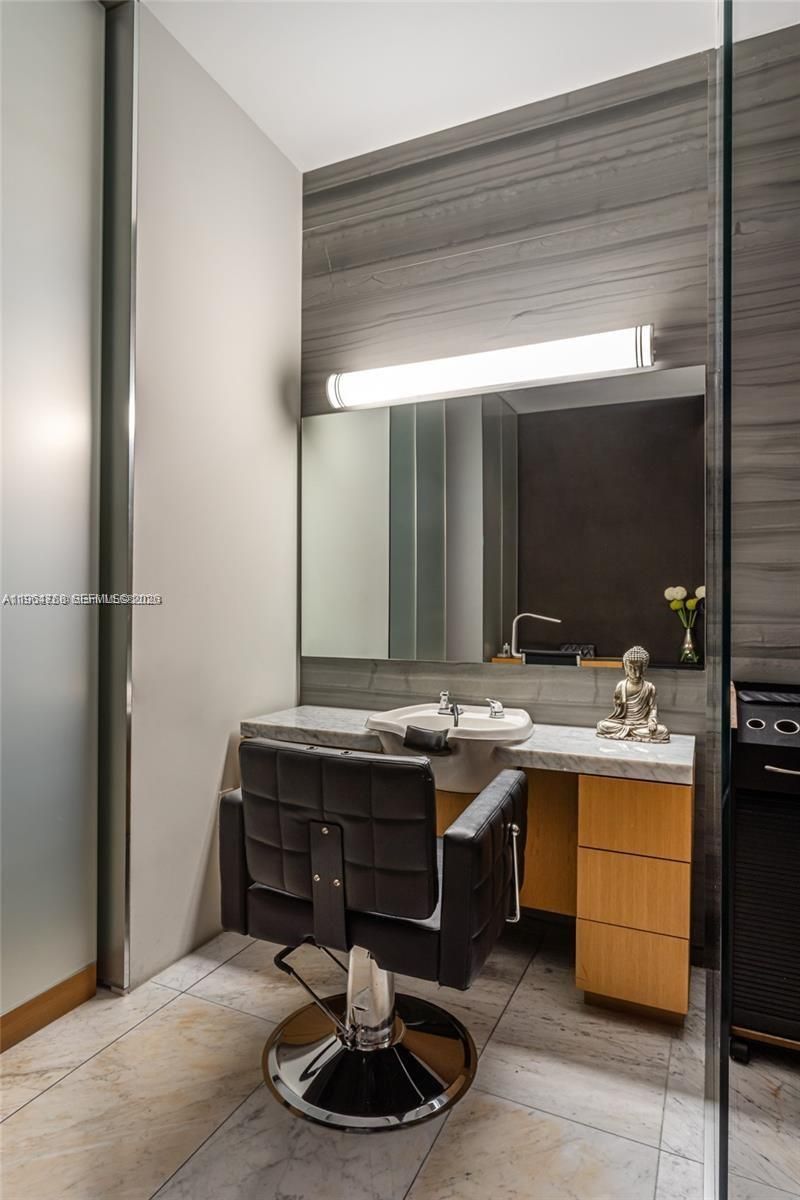 88 SW 7th St, Unit 2204, Miami, FL 33130 Photo