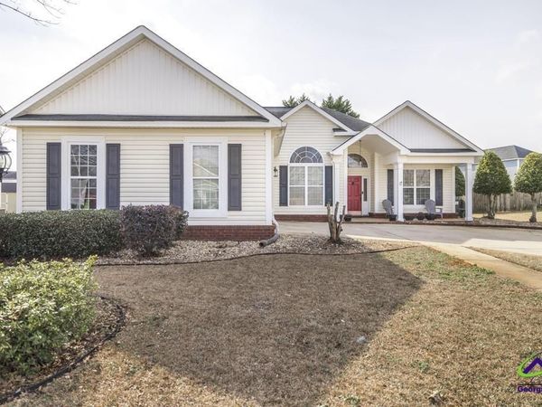 301 Meyers Lake Dr Drive, Warner Robins, GA 31088