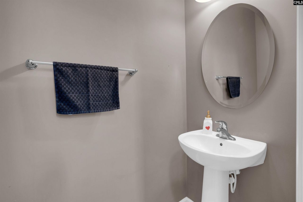 418 Badminton Court  Photo 10