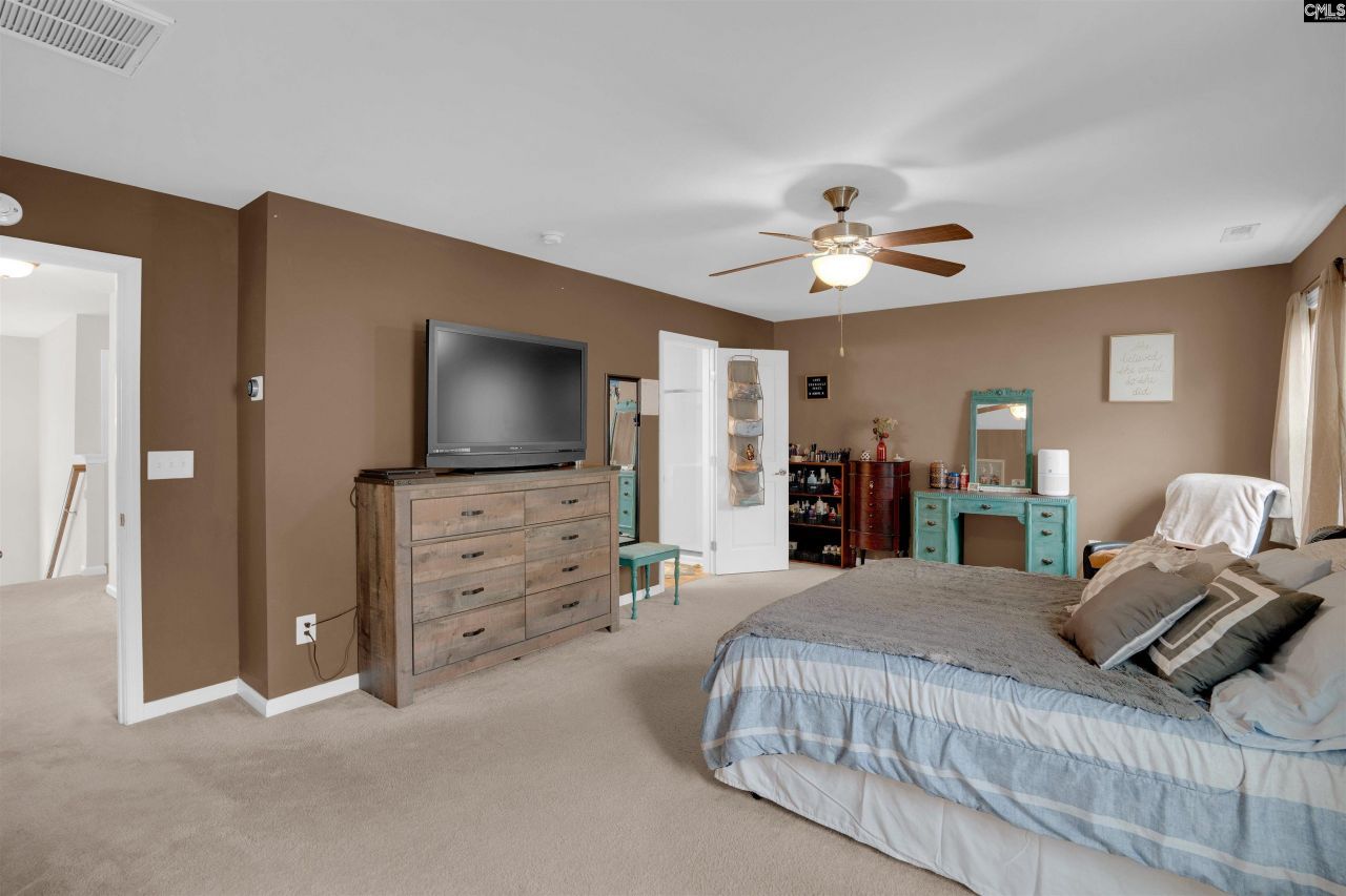 418 Badminton Court  Photo 12