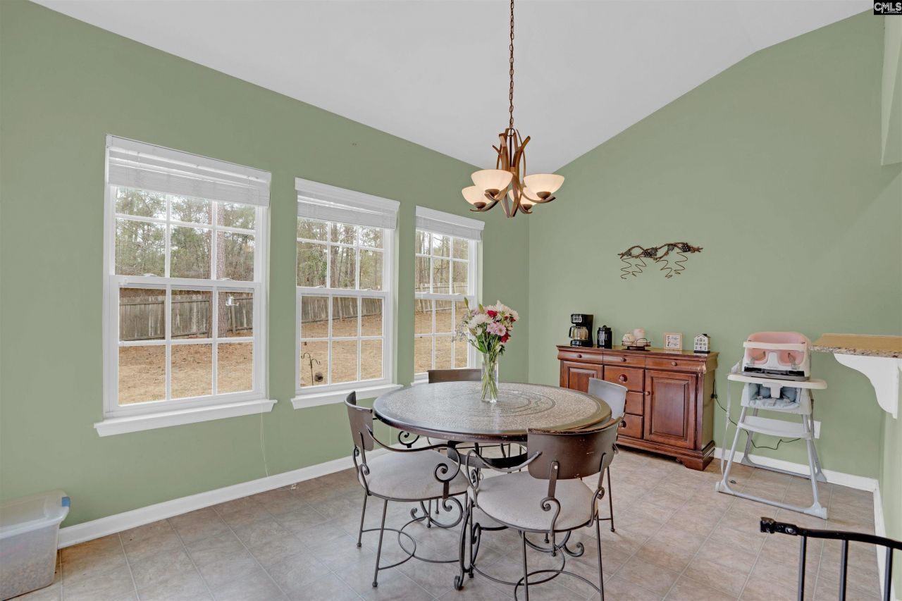 418 Badminton Court  Photo 28