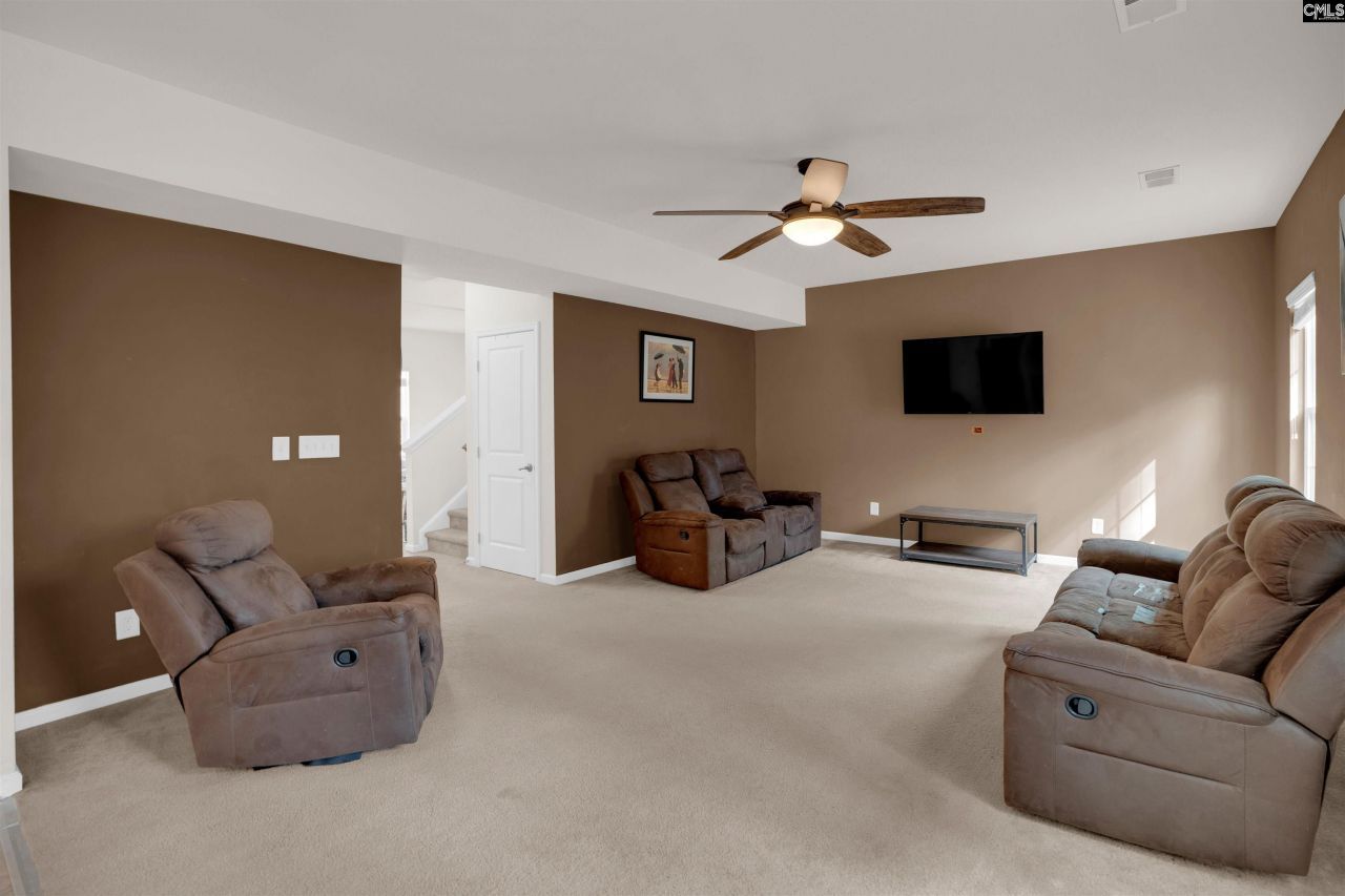 418 Badminton Court  Photo 5