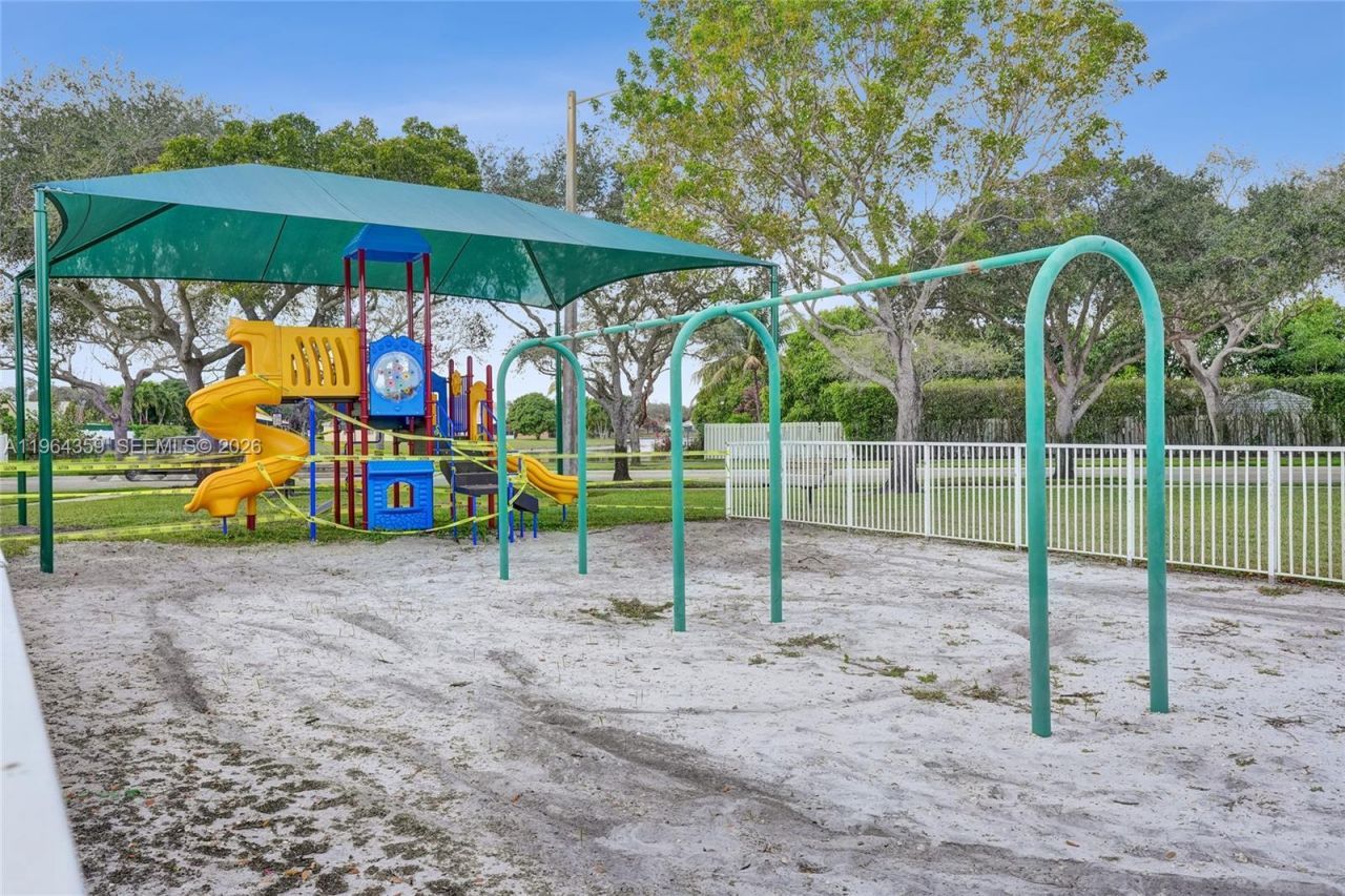 2421 SW 103rd Way , Miramar, FL 33025 Photo