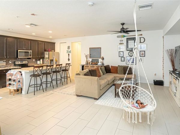 11660 SW 13th Ct, Pembroke Pines, FL 33025