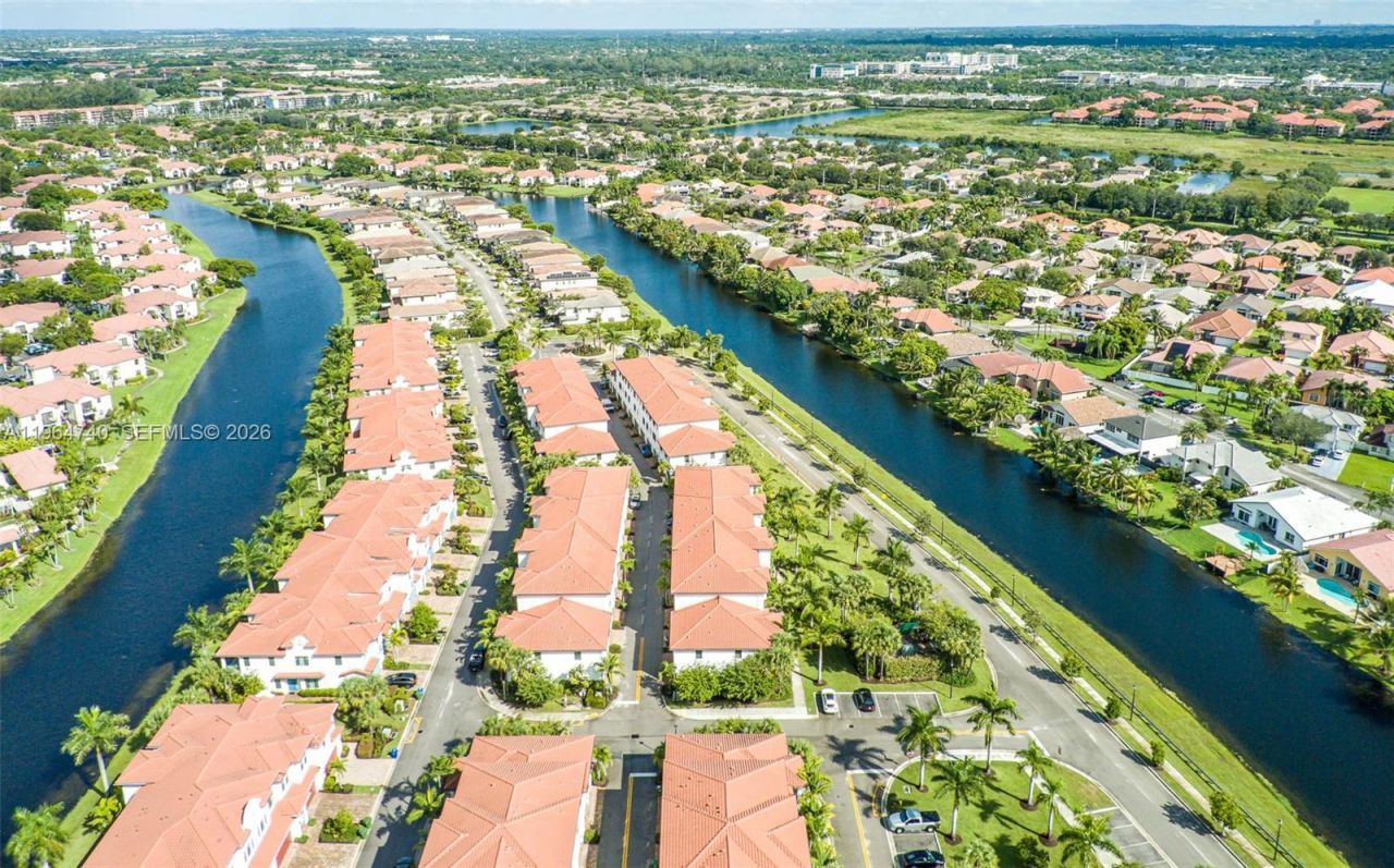 11660 SW 13th Ct, Pembroke Pines, FL 33025 Photo