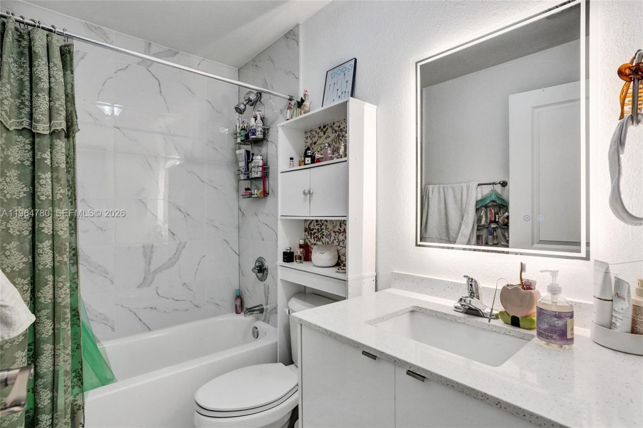 1712 NW 76th Ter, Unit 1712, Miami, FL 33147 Photo