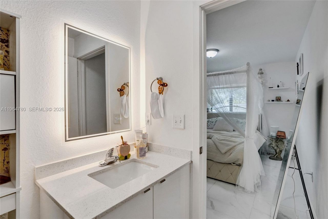 1712 NW 76th Ter, Unit 1712, Miami, FL 33147 Photo