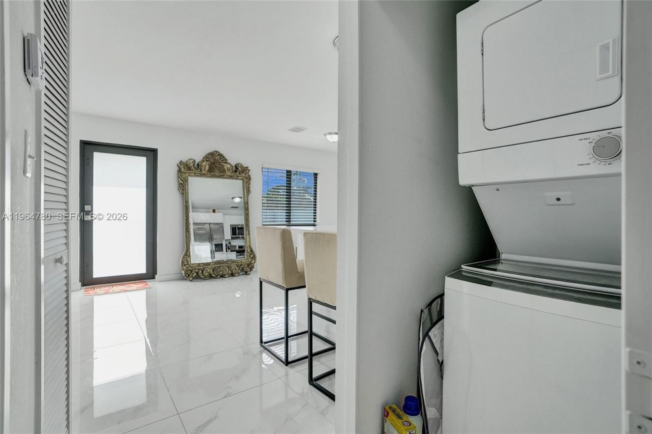 1712 NW 76th Ter, Unit 1712, Miami, FL 33147 Photo