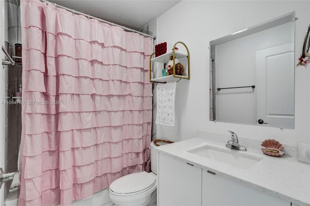 1712 NW 76th Ter, Unit 1712, Miami, FL 33147 Photo