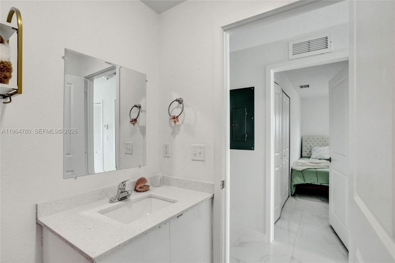1712 NW 76th Ter, Unit 1712, Miami, FL 33147 Photo